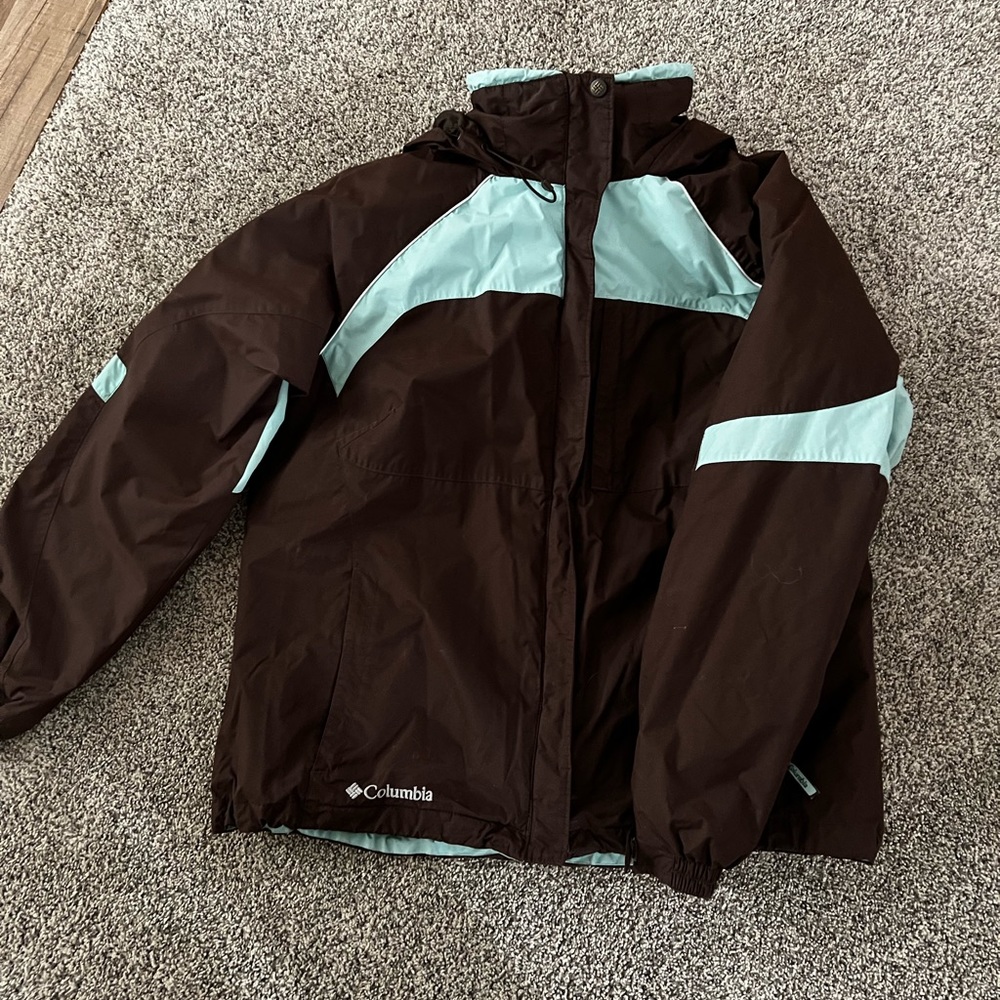 Carhart woman’s winter (ski) jacket with interchangeable zip out coat. - Picture 4 of 5